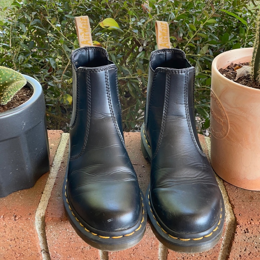 Doc Martin Chelsea Boots! Beautiful and barely worn. Vegan Leather!! Size 6!